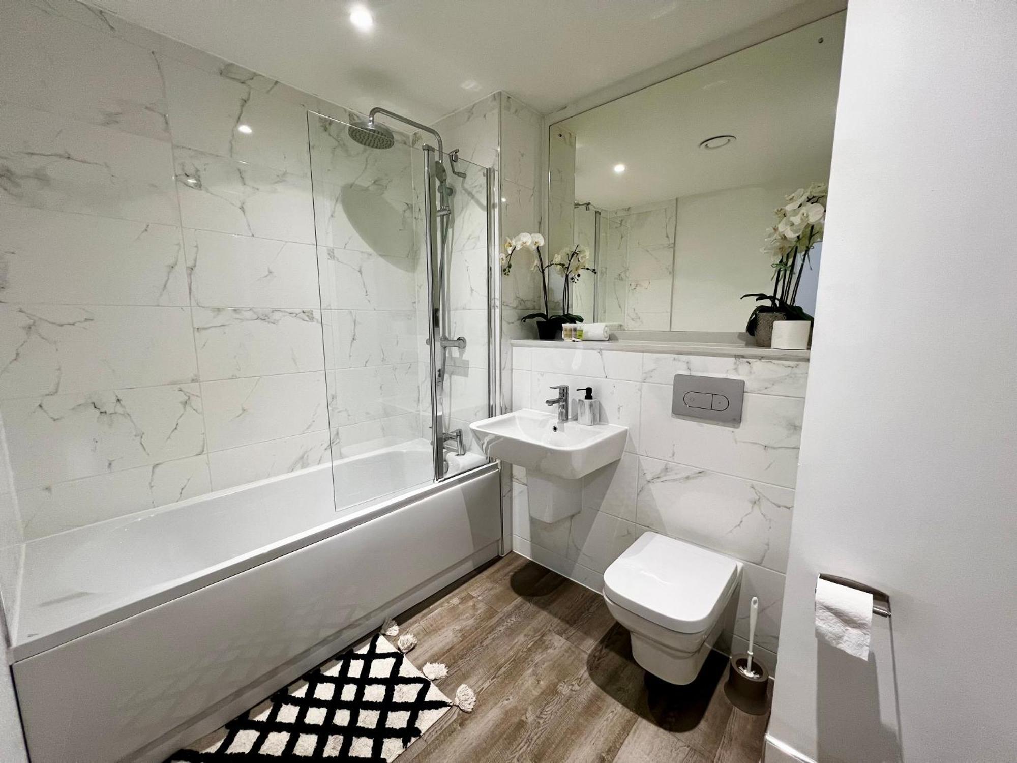 Premium Deals L Last-Minute Stay L 4 Min Walk To Birmingham Central Library L 18Th Floor 2 Bed 2 Bath City Centre Penthouse With Gym & Netflix By Jvt Short Lets Eksteriør bilde